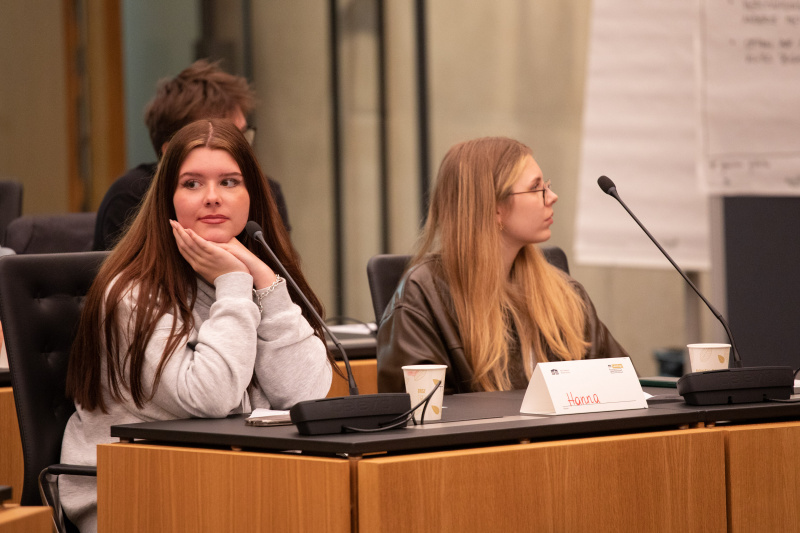 Klubsitzung. Lehrlinge im Gespräch