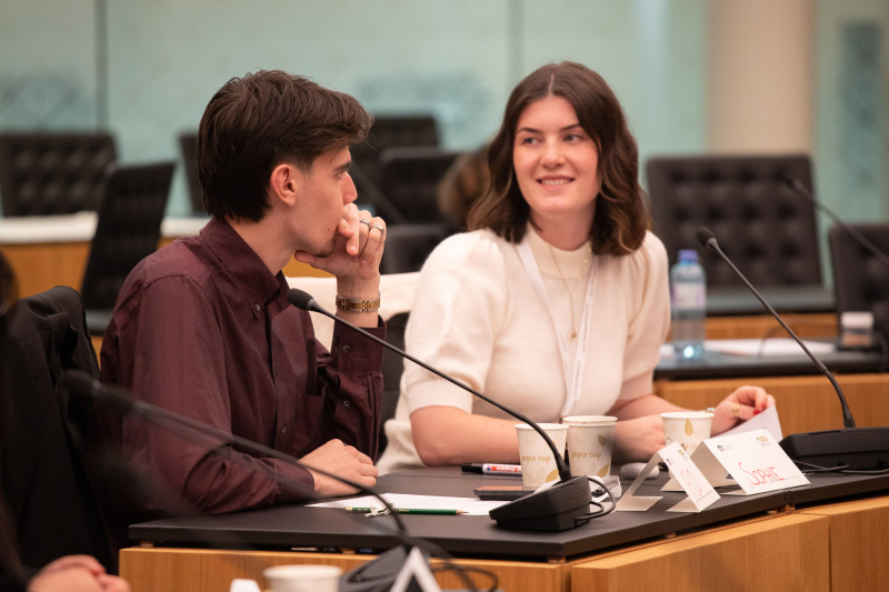 Klubsitzung. Lehrlinge im Gespräch