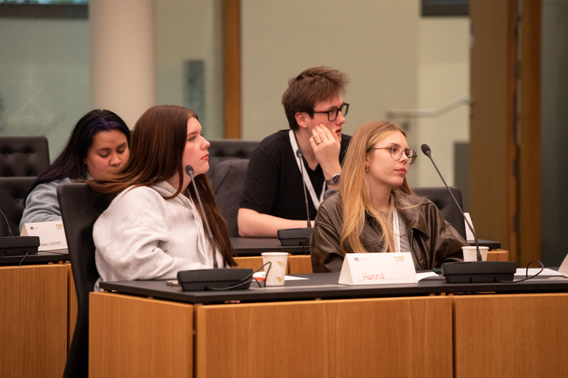 Klubsitzung. Lehrlinge im Gespräch