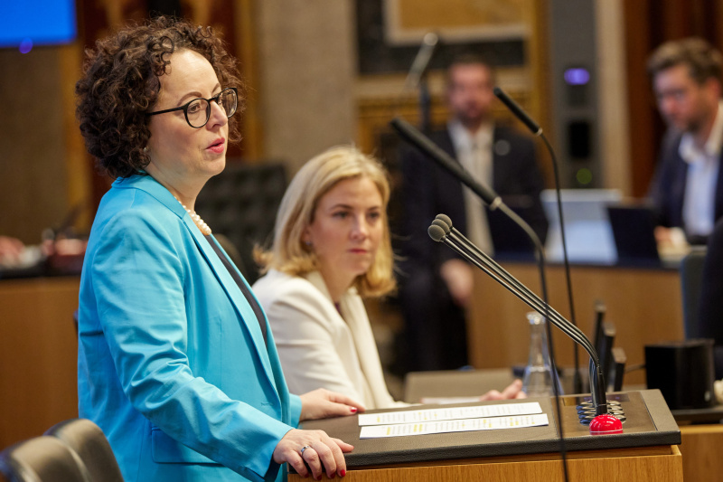 Am Redner:innenpult: Bundesrätin Christine Schwarz-Fuchs (ÖVP)