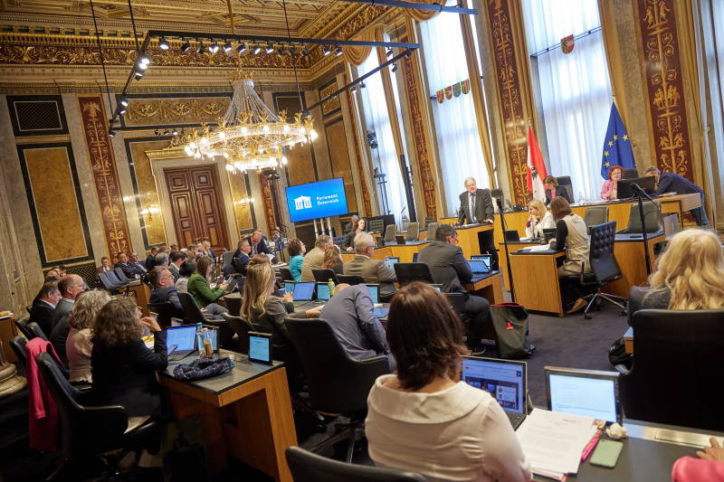 Am Redner:innenpult: Bundesrat Stefan Schennach (SPÖ)