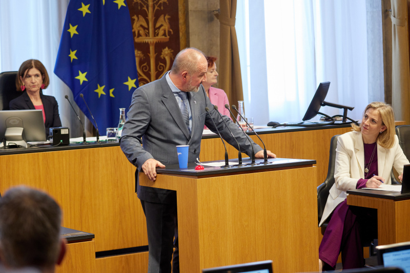 Am Redner:innenpult: Bundesrat Peter Samt (FPÖ)