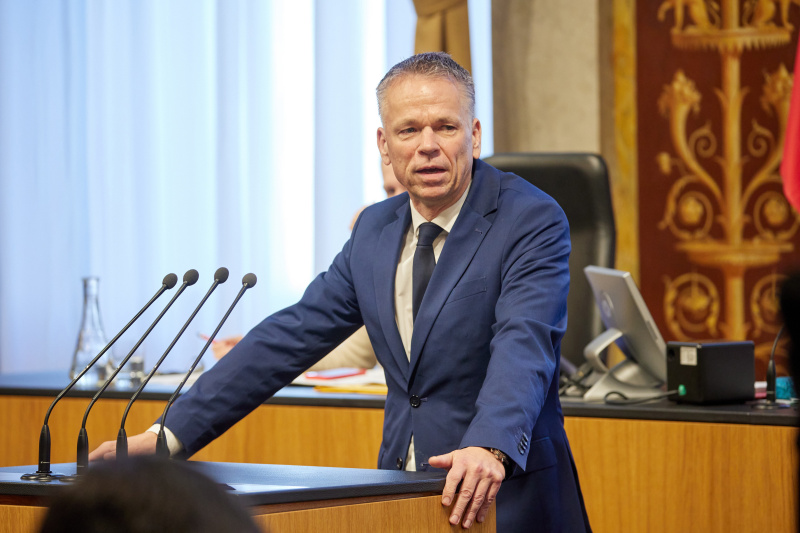 Am Redner:innenpult: Vorsitzender der Bundesratsfraktion Harald Himmer (ÖVP)