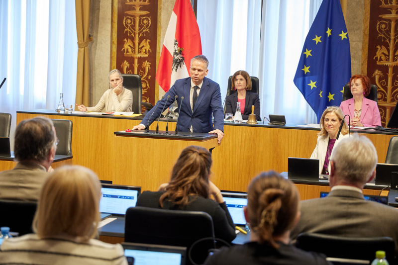 Am Redner:innenpult: Vorsitzender der Bundesratsfraktion Harald Himmer (ÖVP)