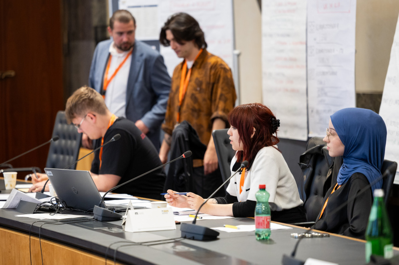 Klubsitzung mit Veranstaltungteilnehmer:innen