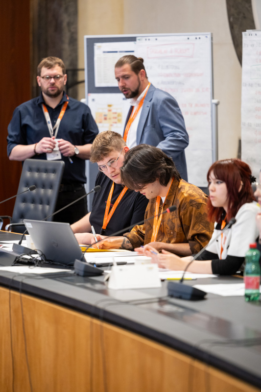 Klubsitzung mit Veranstaltungteilnehmer:innen