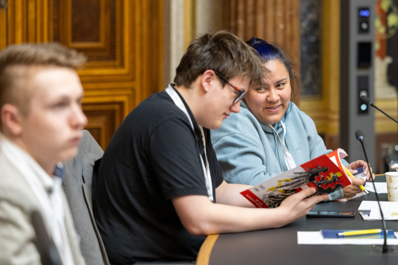 Klubsitzung mit Veranstaltungteilnehmer:innen