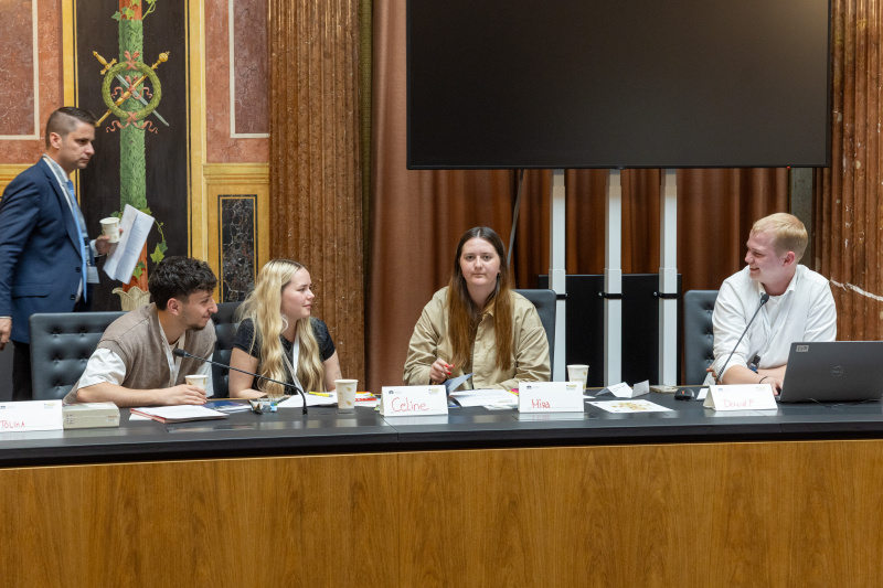 Klubsitzung mit Veranstaltungteilnehmer:innen