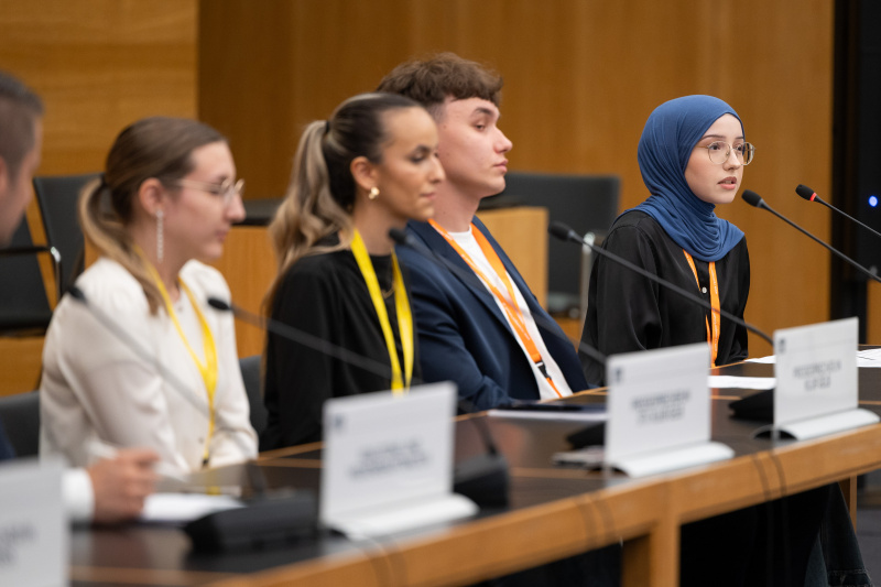 Pressekonferenz mit Veranstaltungteilnehmer:innen