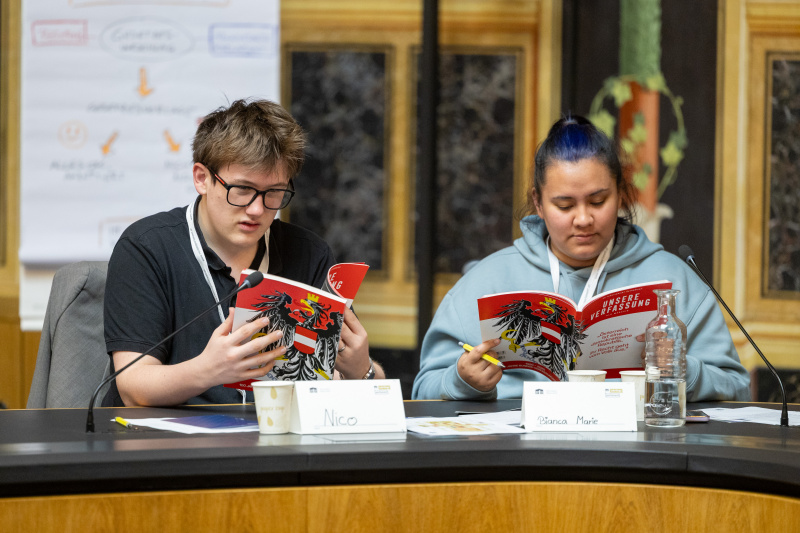 Klubsitzung mit Veranstaltungteilnehmer:innen