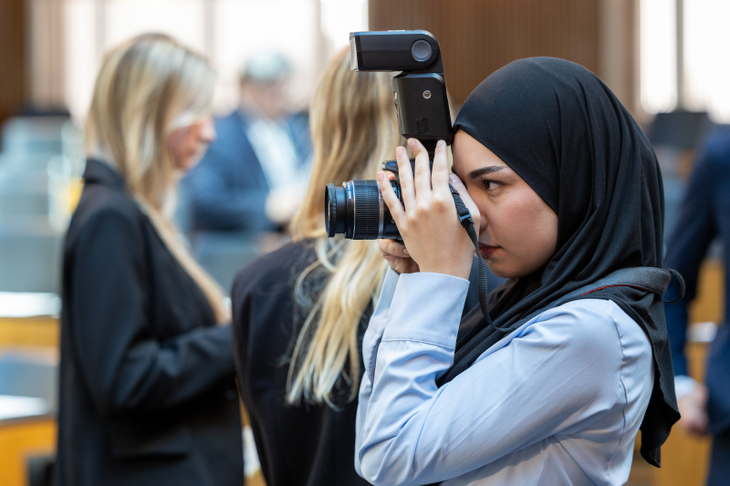 Pressekonferenz mit Veranstaltungteilnehmer:innen
