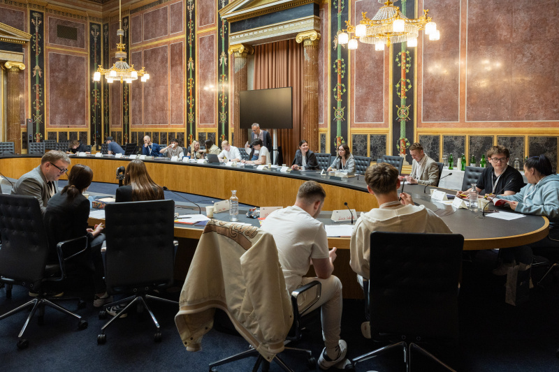 Klubsitzung mit Veranstaltungteilnehmer:innen