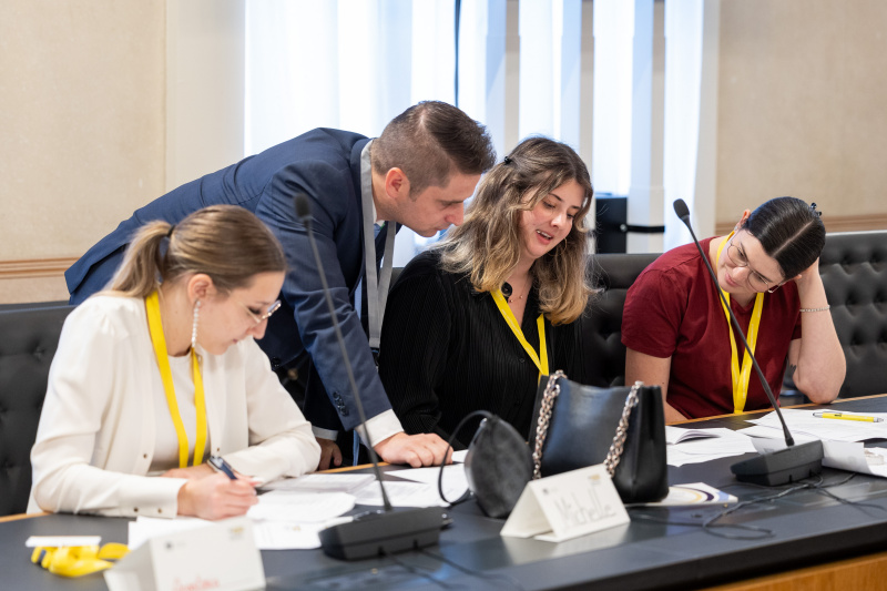 Klubsitzung mit Veranstaltungteilnehmer:innen