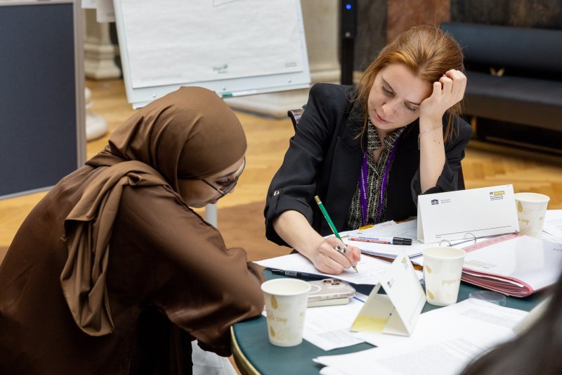 Klubsitzung mit Veranstaltungteilnehmer:innen