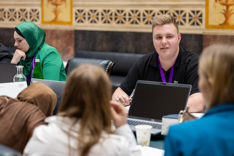 Klubsitzung mit Veranstaltungteilnehmer:innen