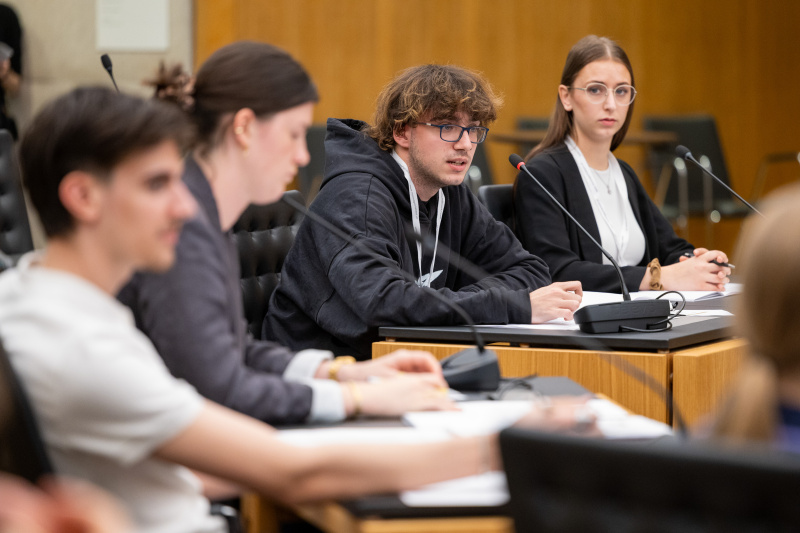 Ausschuss mit Veranstaltungteilnehmer:innen