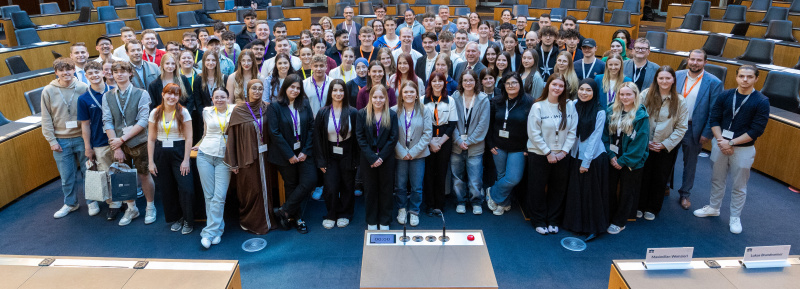 Gruppenfoto mit den Veranstaltungsteilnehmer:innen