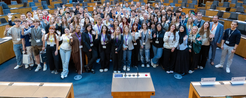Gruppenfoto mit den Veranstaltungsteilnehmer:innen