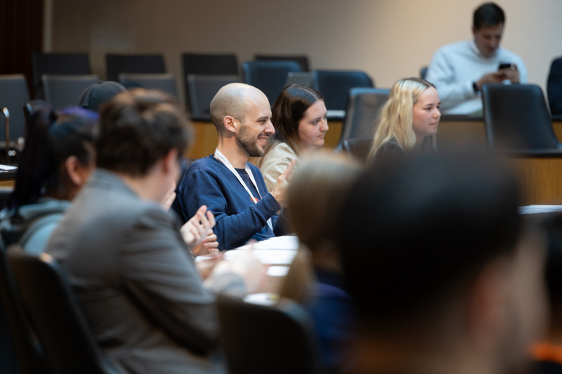 Klubsitzung mit Veranstaltungteilnehmer:innen