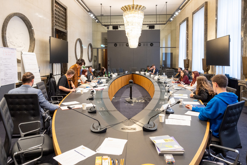 Klubsitzung mit Veranstaltungteilnehmer:innen