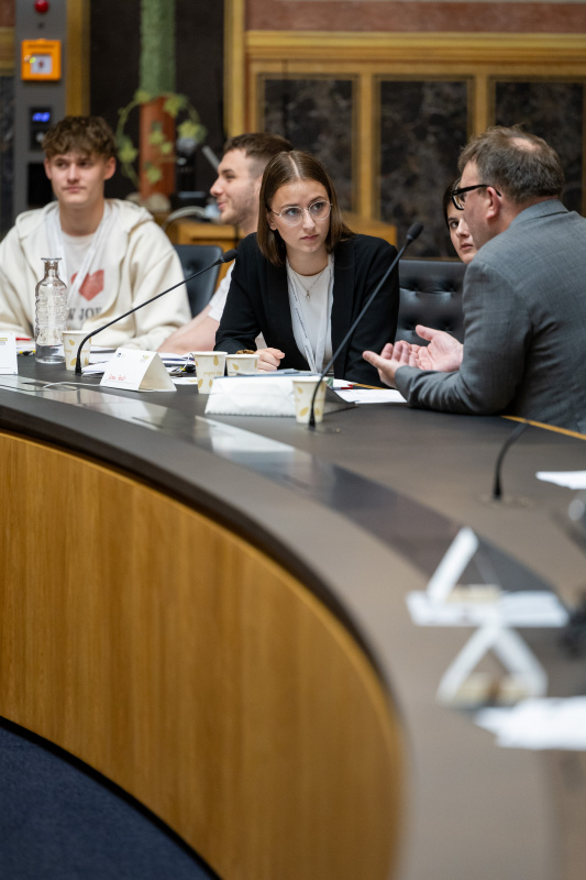 Klubsitzung mit Veranstaltungteilnehmer:innen