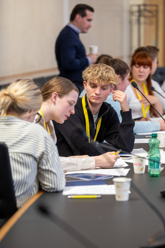 Klubsitzung mit Veranstaltungteilnehmer:innen