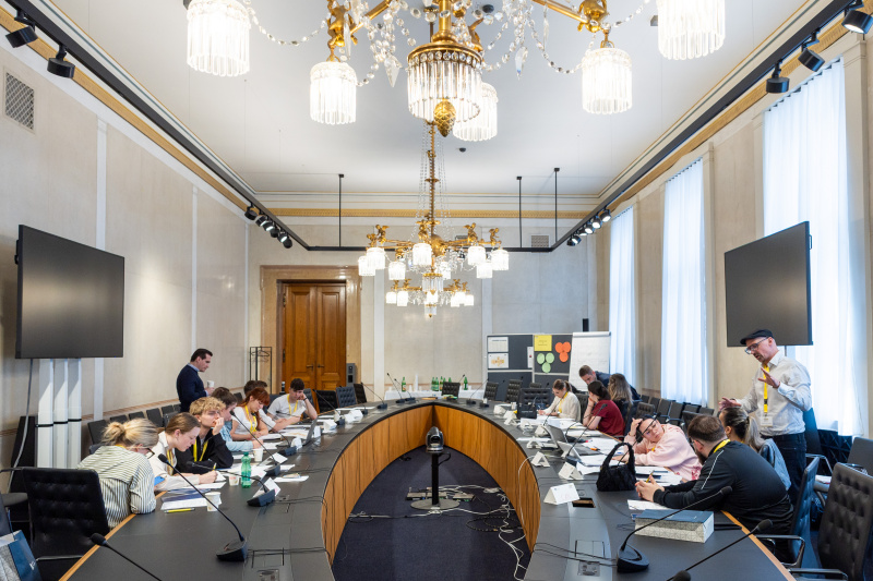 Klubsitzung mit Veranstaltungteilnehmer:innen