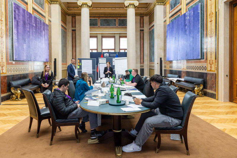 Klubsitzung mit Veranstaltungteilnehmer:innen