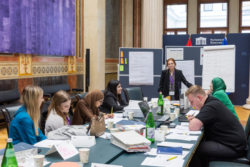 Klubsitzung mit Veranstaltungteilnehmer:innen