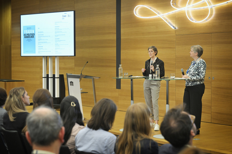 Einführung in das Thema. Von links: Waltraud Schütz, Barbara Haider-Wilson