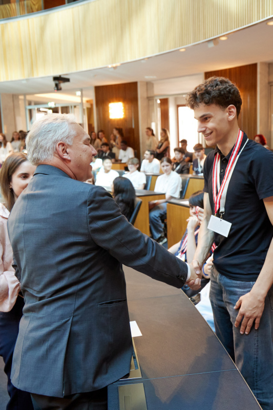 Medaillenüberreichung. Nationalratspräsident Walter Rosenkranz (FPÖ) (links)
