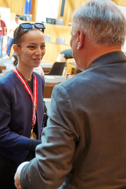 Medaillenüberreichung. Nationalratspräsident Walter Rosenkranz (FPÖ) (rechts)