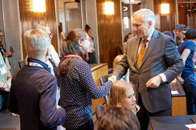 Medaillenüberreichung. Nationalratspräsident Walter Rosenkranz (FPÖ) (rechts)