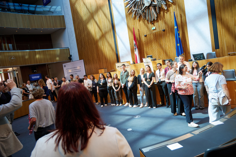 Blick Richtung Veranstaltungsteilnehmer:innen