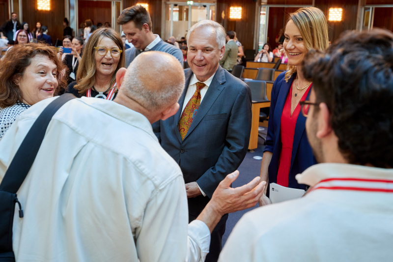 Nationalratspräsident Walter Rosenkranz (FPÖ) (Mitte)