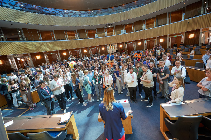 Blick Richtung Veranstaltungsteilnehmer:innen