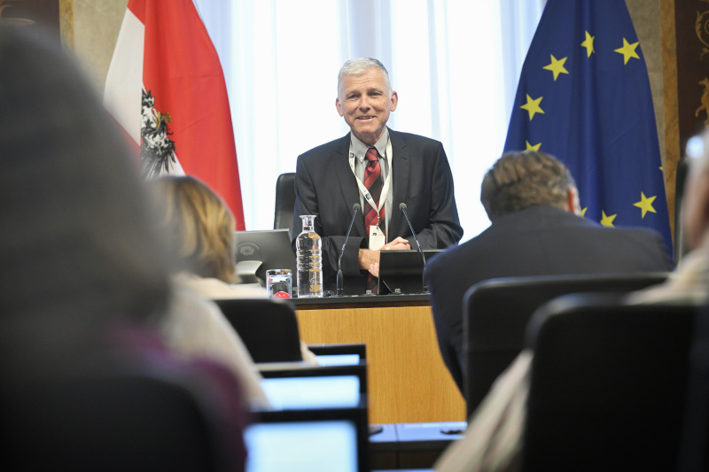 Vortrag. Universitätsprofessor für Arbeits- und Sozialrecht an der Universität Salzburg Rudolf Mosler