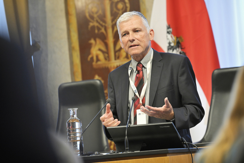 Vortrag. Universitätsprofessor für Arbeits- und Sozialrecht an der Universität Salzburg Rudolf Mosler