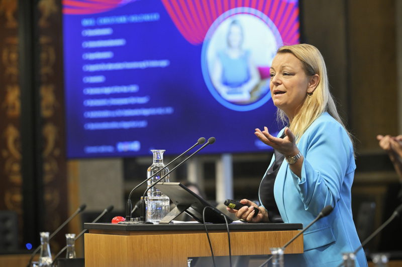 Vortrag. Steuerberaterin und Buchautorin Christiane Holzinger