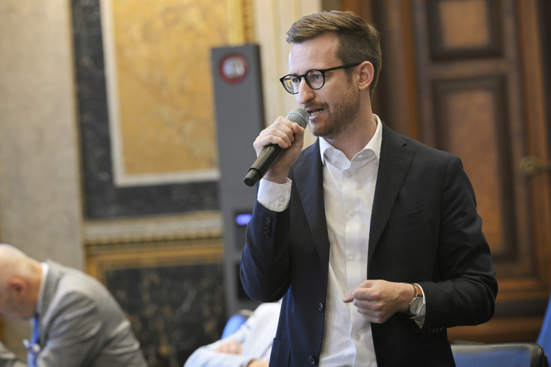 Podiumsdiskussion. Frage aus dem Publikum