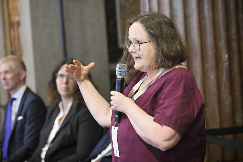Podiumsdiskussion. Frage aus dem Publikum