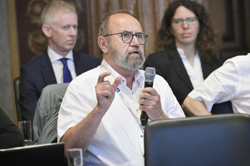 Podiumsdiskussion. Frage aus dem Publikum