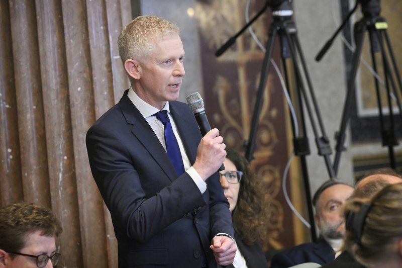 Podiumsdiskussion. Frage aus dem Publikum