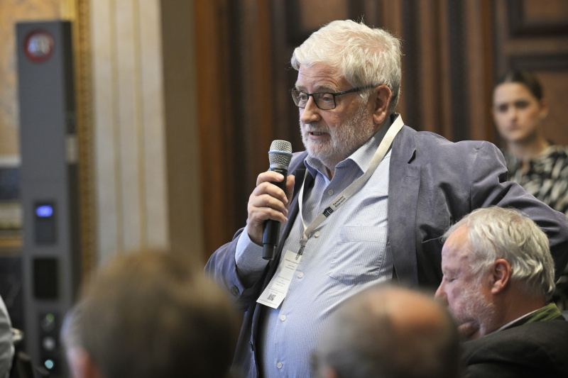 Podiumsdiskussion. Frage aus dem Publikum