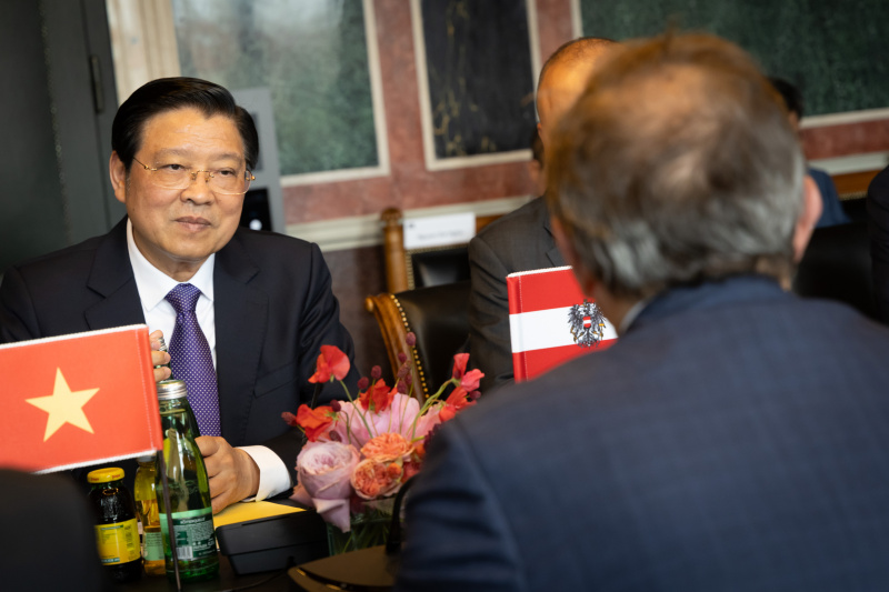 Aussprache. Vorsitzender des Innenausschusses der Kommunistischen Partei Vietnams Dinh Trac Phan