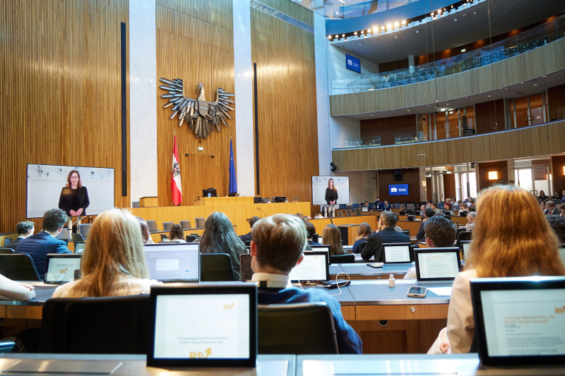 Grußbotschaft. Familienministerin Claudia Plakolm (ÖVP)