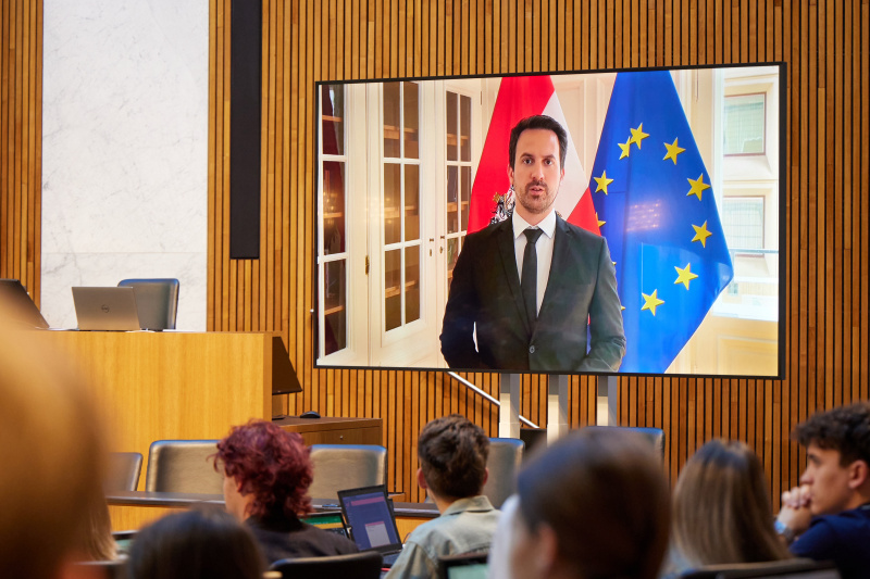 Grußbotschaft. Bildungsminister Christoph Wiederkehr (NEOS)