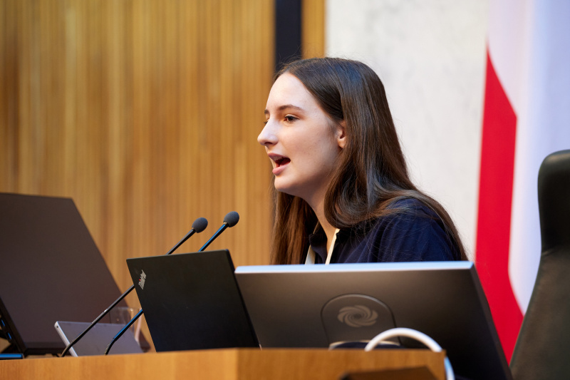 Bundesschulsprecherin Mira Langhammer am Präsidium