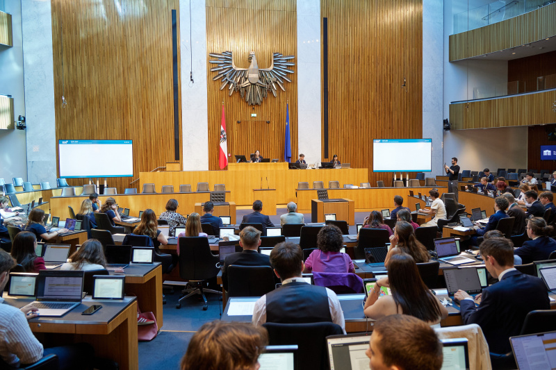 Bundesschulsprecherin Mira Langhammer am Präsidium