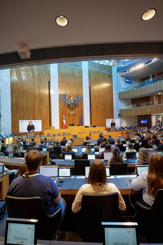 Grußbotschaft. Familienministerin Claudia Plakolm (ÖVP)
